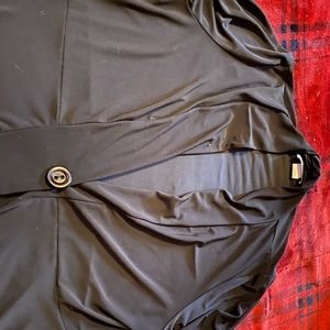 Very soft and cute cardigan with one bottom in the middle